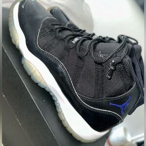 lightly used jordan 11 concord retro size 5.5Y